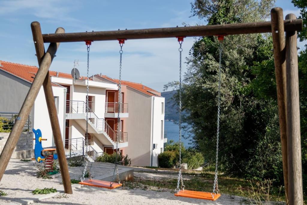 Acacia Hill Apartments تْشيرسيك نوفي المظهر الخارجي الصورة