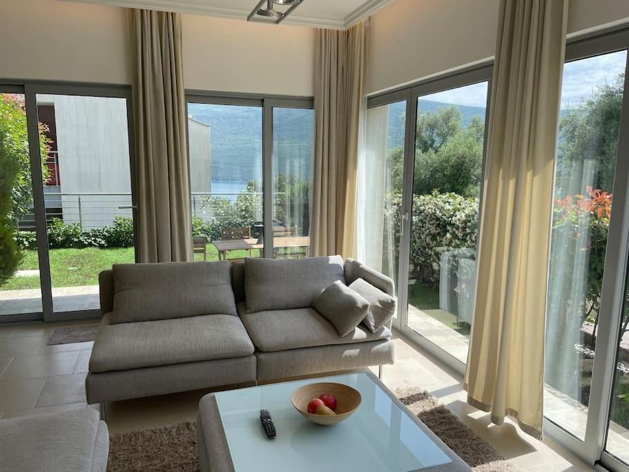 Acacia Hill Apartments تْشيرسيك نوفي المظهر الخارجي الصورة